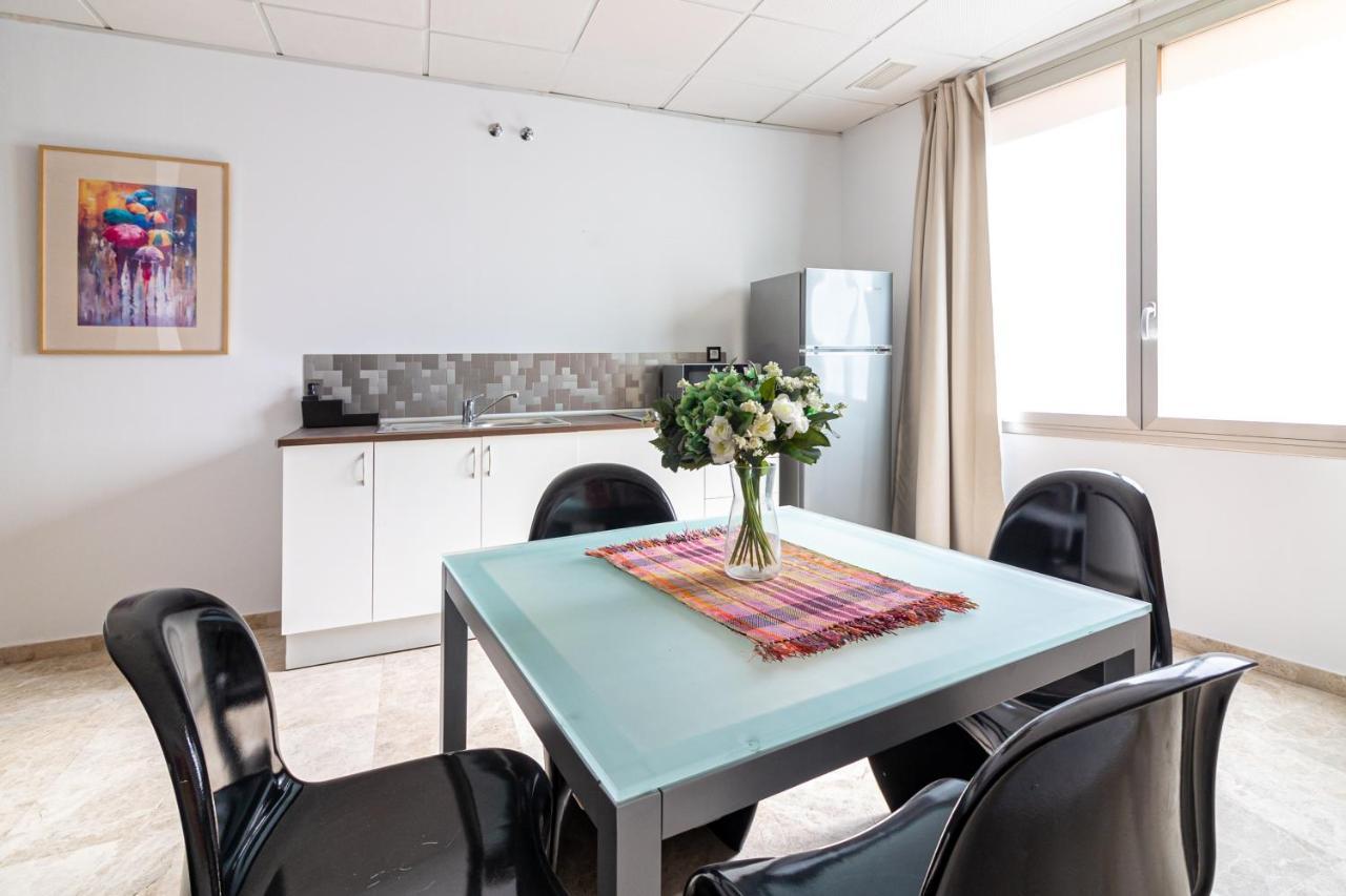 Saenz Suites Gallery By Bossh! Apartments Málaga Extérieur photo