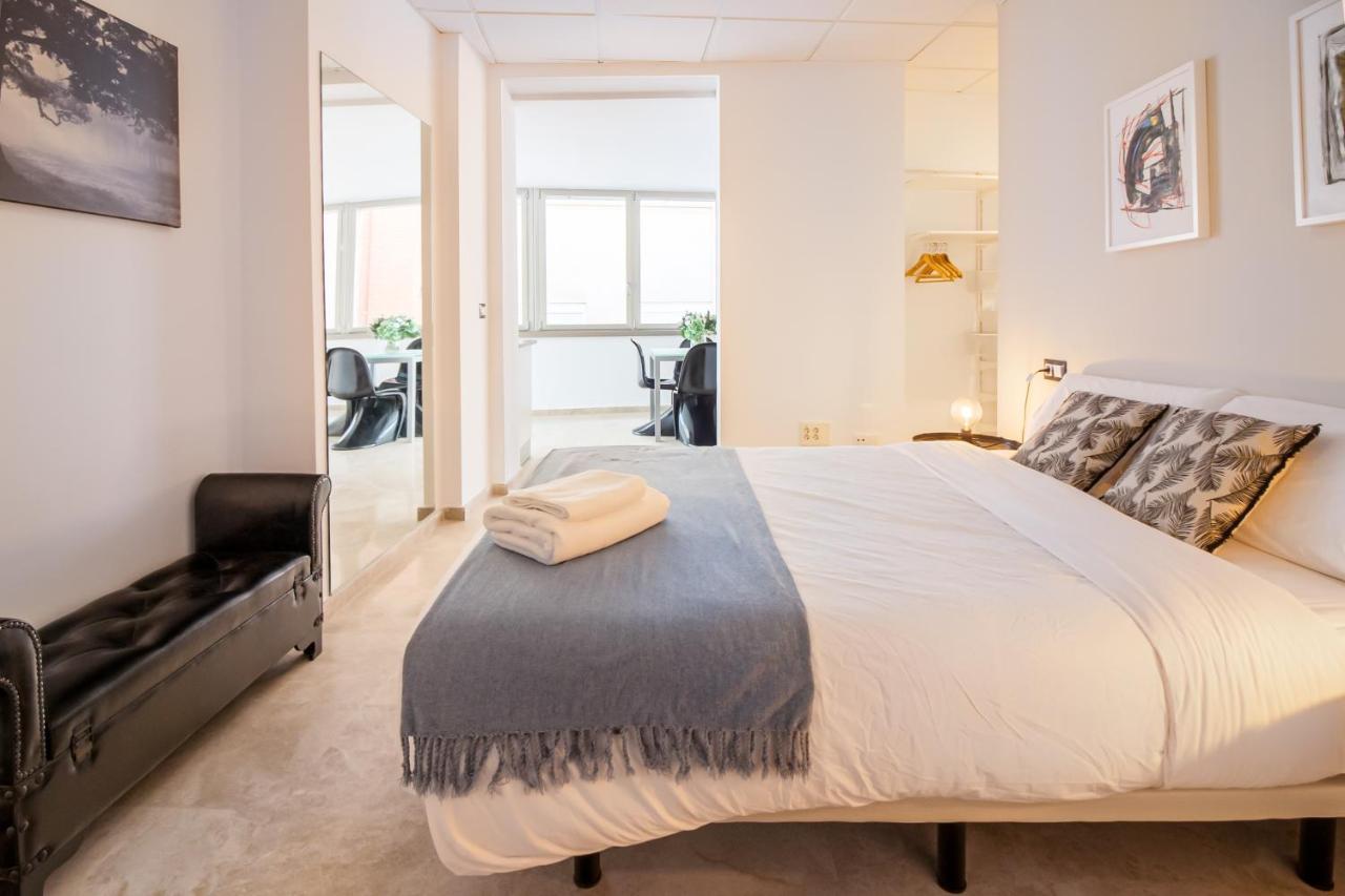 Saenz Suites Gallery By Bossh! Apartments Málaga Extérieur photo